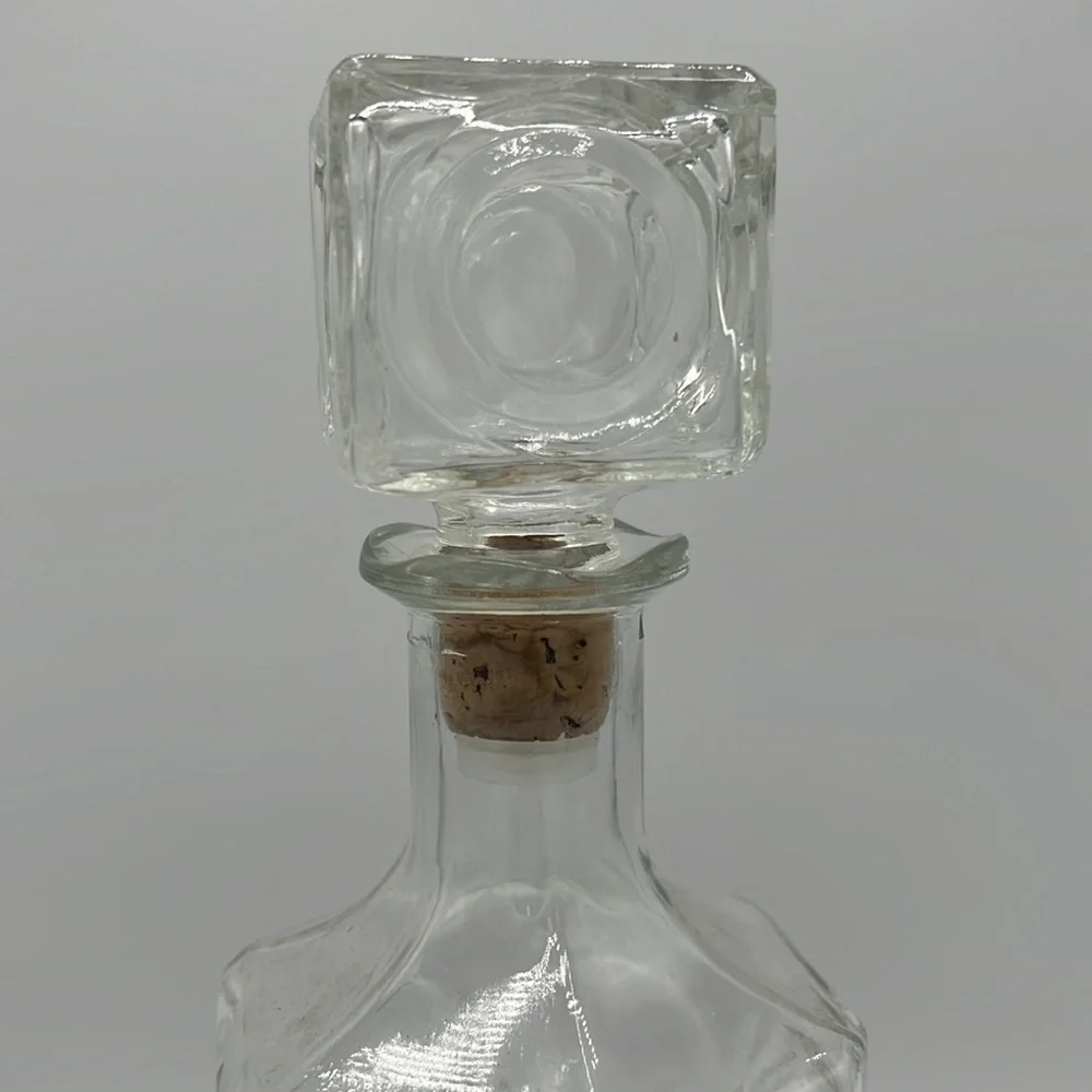 CIRCLE CLEAR CUT GLASS DECANTER VINTAGE with CORK SQUARE TOP